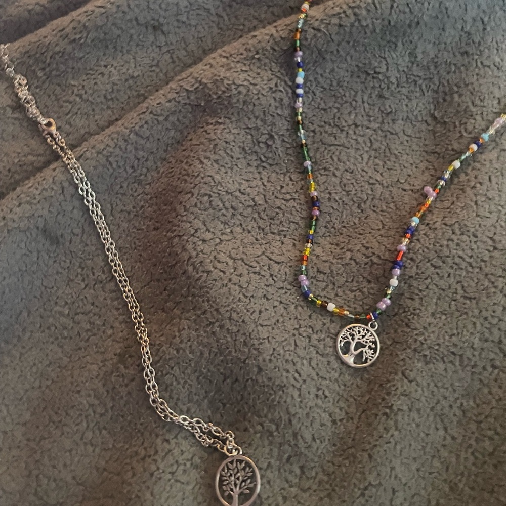 Two necklaces - Picture 2 of 5